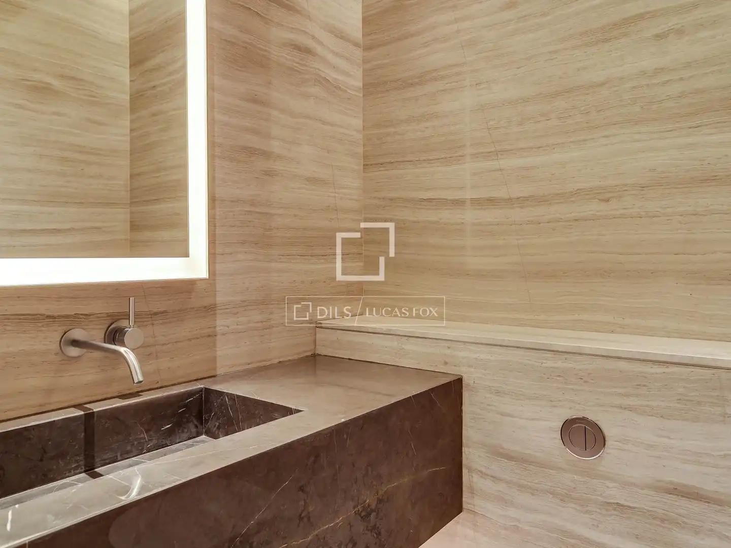 Badezimmer von Wohnung zum Verkauf in Barcelona mit Klimaanlage, Heizung und Parkett