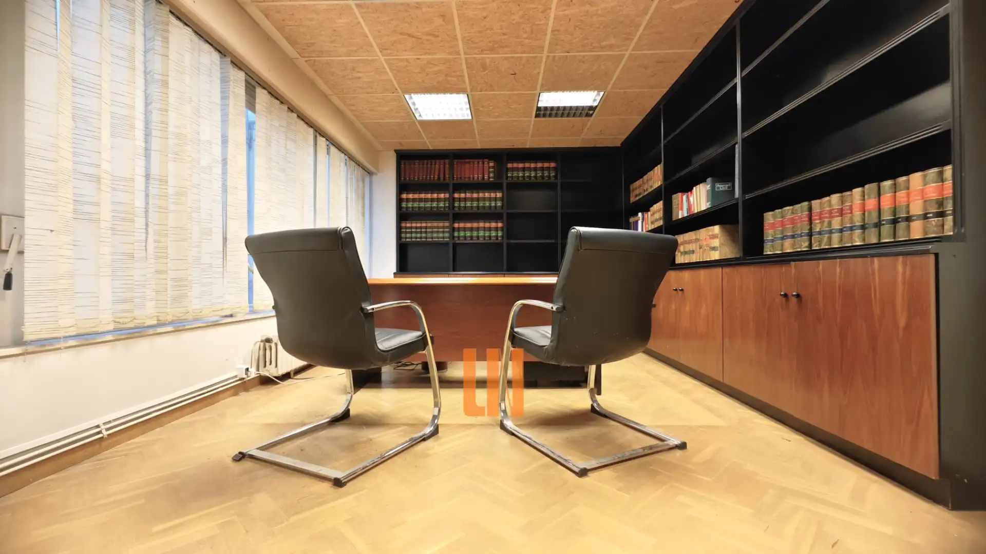 Büro zur Miete in A Coruña Capital  mit Heizung und Internet