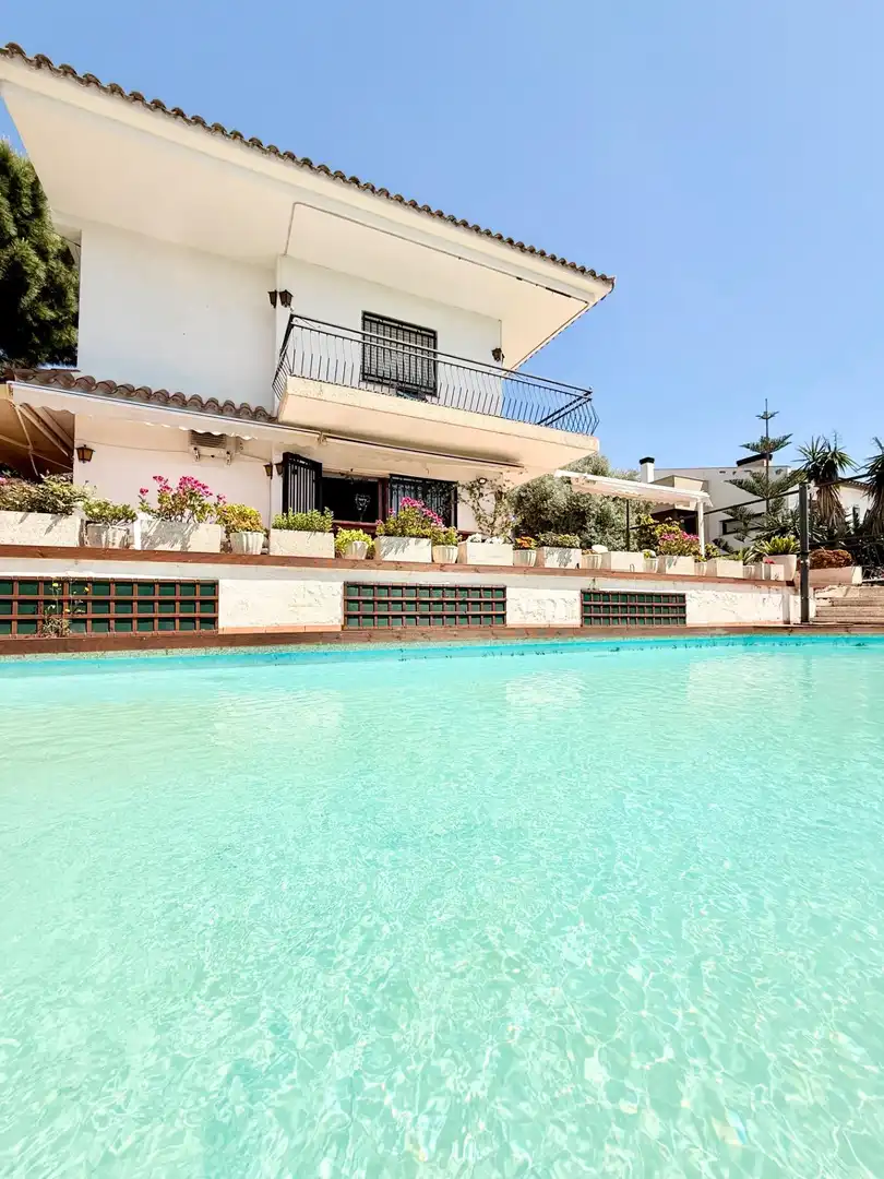 Schwimmbecken von Haus oder Chalet zum Verkauf in Calafell mit Klimaanlage, Heizung und Privatgarten