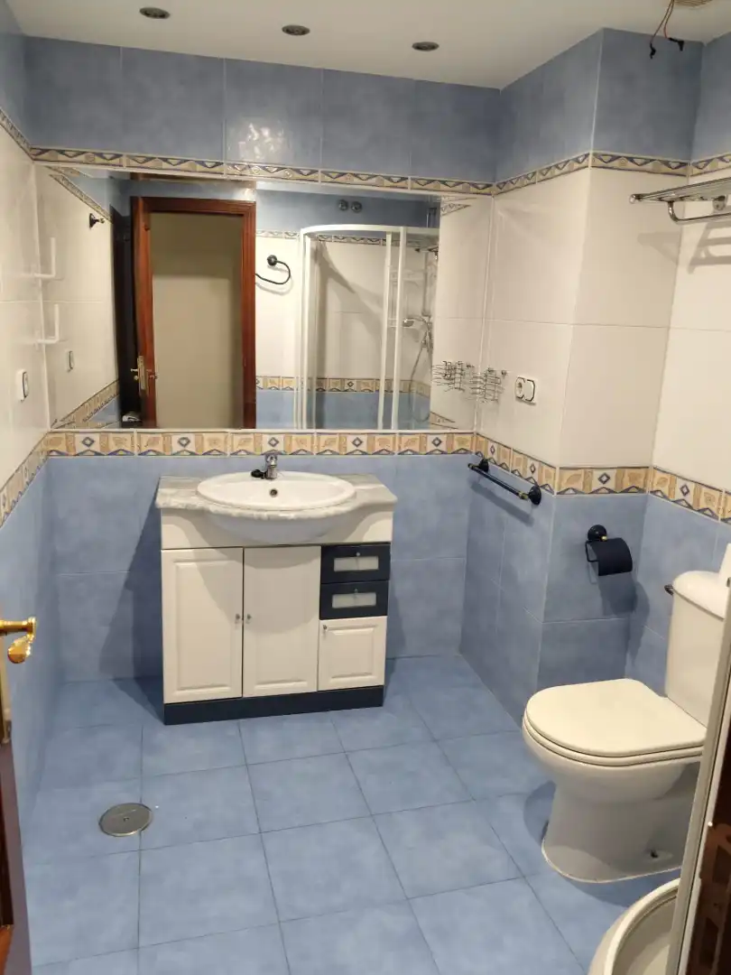 Bathroom of Flat for sale in Cistérniga  with Heating, Parquet flooring and Terrace