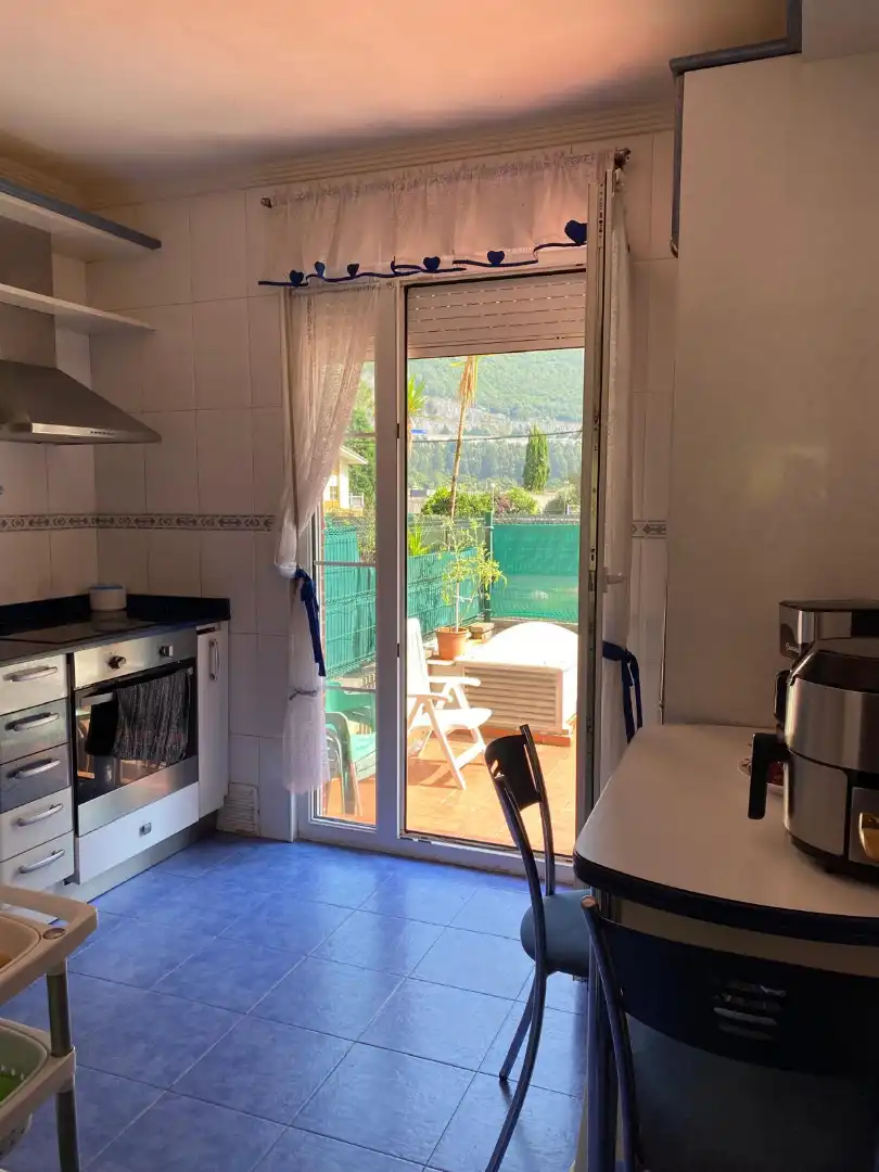 Schlafzimmer von Einfamilien-Reihenhaus zum Verkauf in Castro-Urdiales mit Heizung, Privatgarten und Parkett