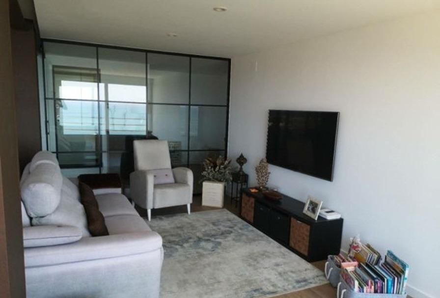 Living room of Flat to rent in Estepona  with Air Conditioner, Private garden and Parquet flooring