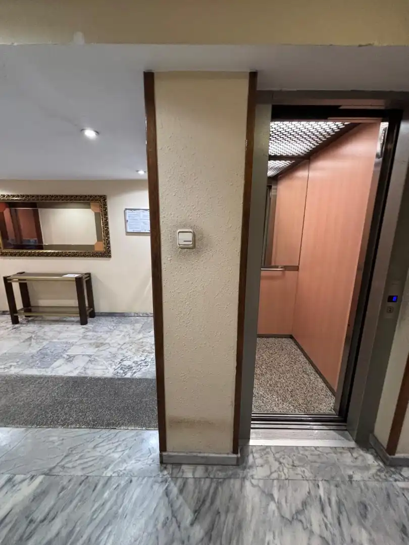 Pis en venda en Oviedo  amb Calefacció, Parquet i Forn