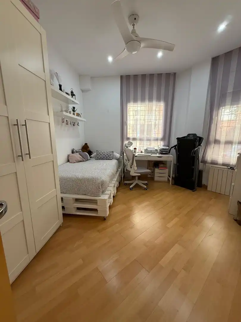 Schlafzimmer von Maisonette zum Verkauf in L'Hospitalet de Llobregat mit Klimaanlage, Heizung und Parkett
