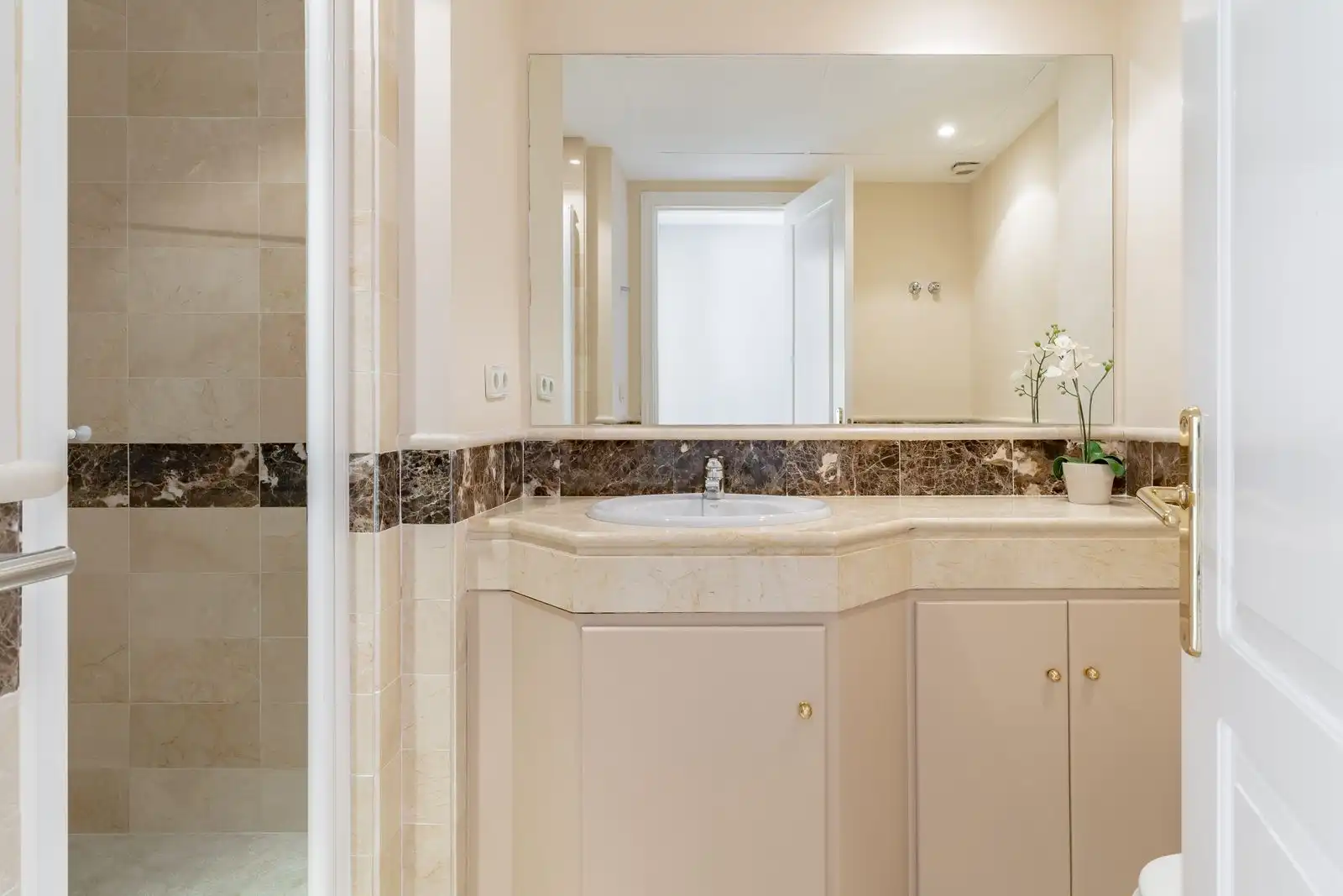 Bany de Apartament en venda en Marbella amb Aire condicionat, Jardí privat i Terrassa