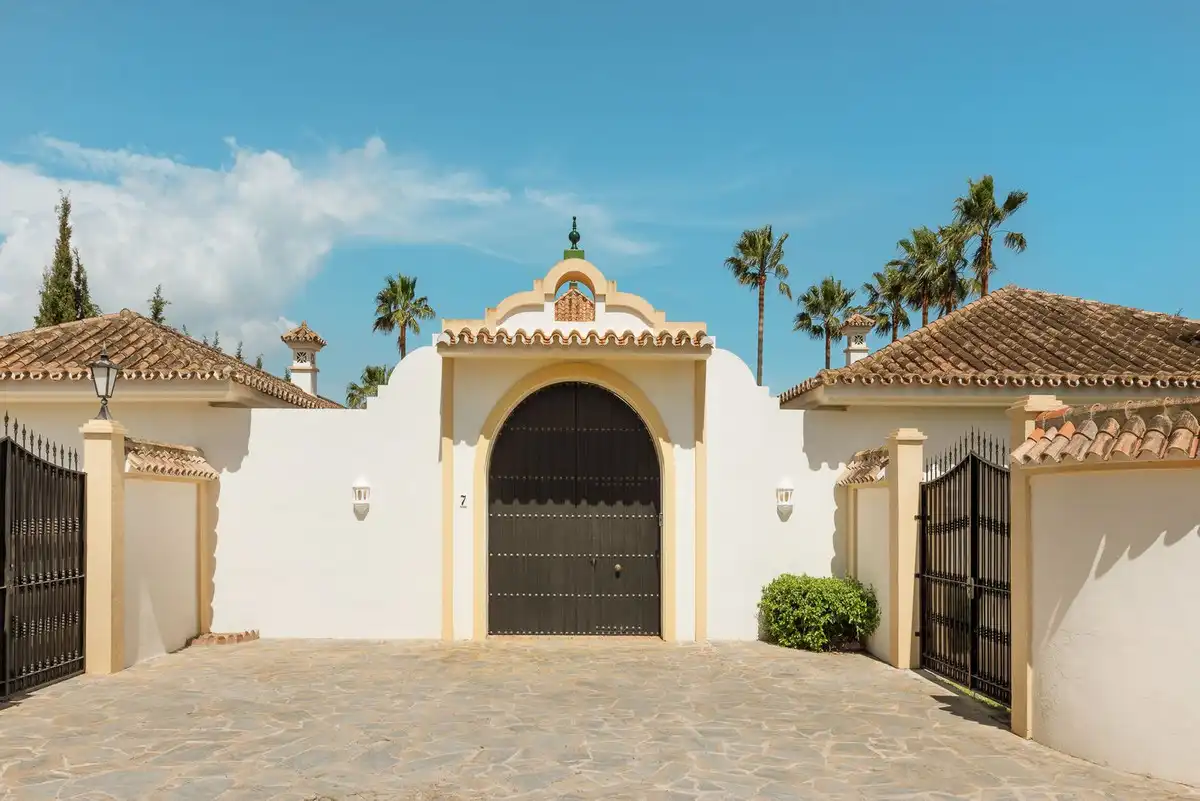 Vista exterior de Terreno en venta en Manilva