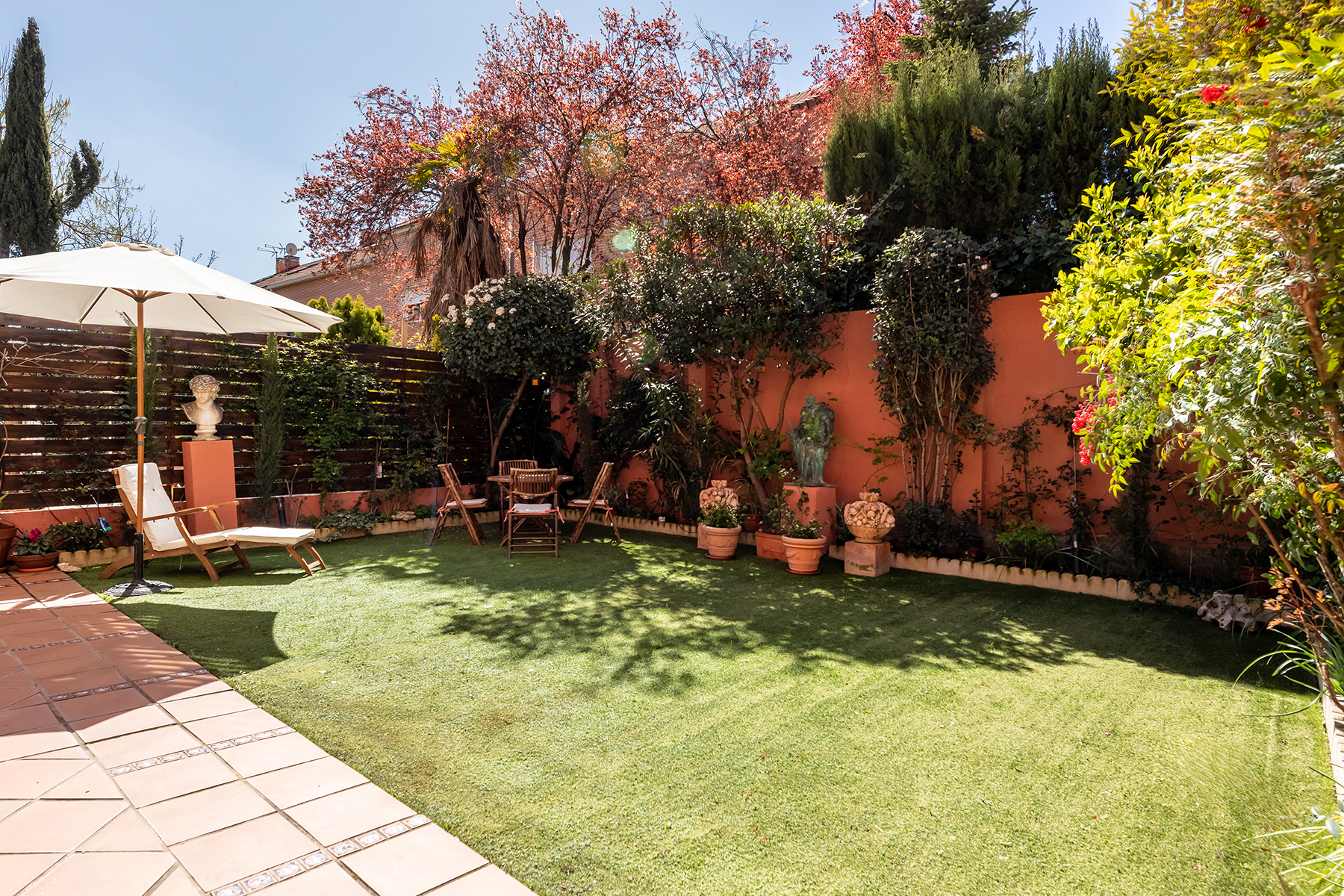 Jardí de Casa adosada en venda en  Madrid Capital amb Aire condicionat, Calefacció i Jardí privat