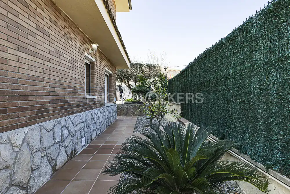 Vista exterior de Casa o xalet en venda en La Torre de Claramunt amb Aire condicionat, Calefacció i Jardí privat