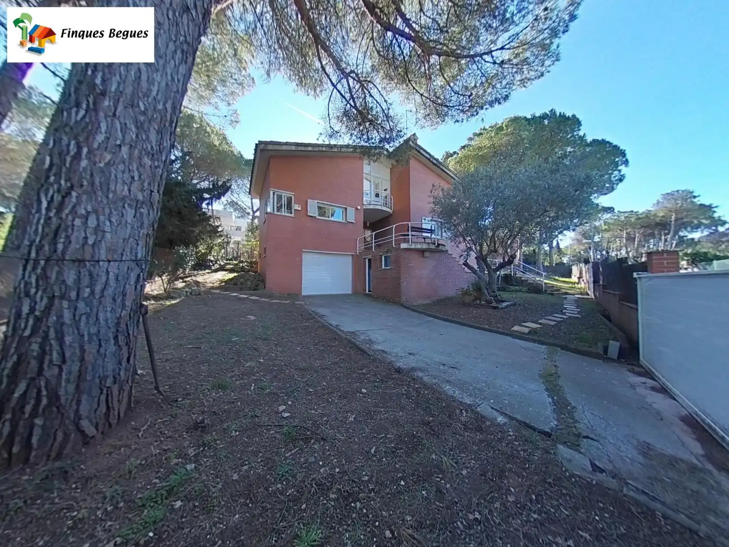Vista exterior de Casa o chalet en venta en Begues con Calefacción, Jardín privado y Terraza