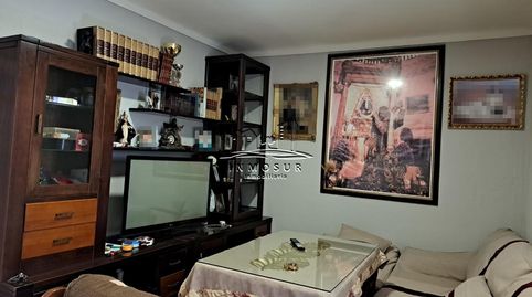 Casa en zona Coso. Cuenta con una superficie de parcela de 157 m2. y una superficie construida de 196 m2., distribuidos en tres pl