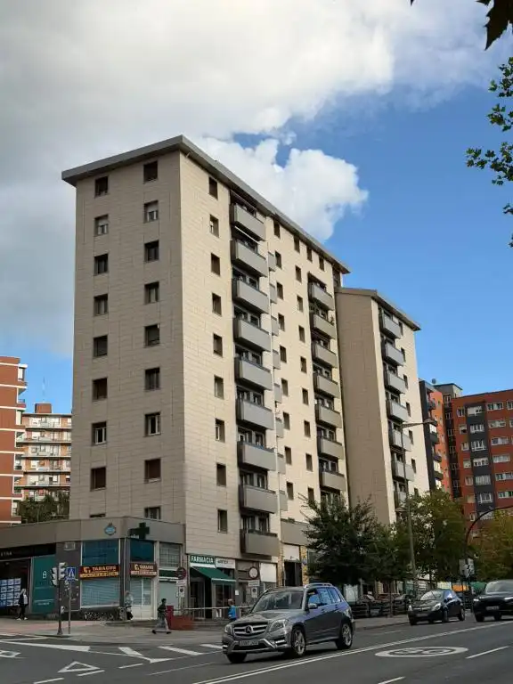 Vista exterior de Pis en venda en Bilbao 