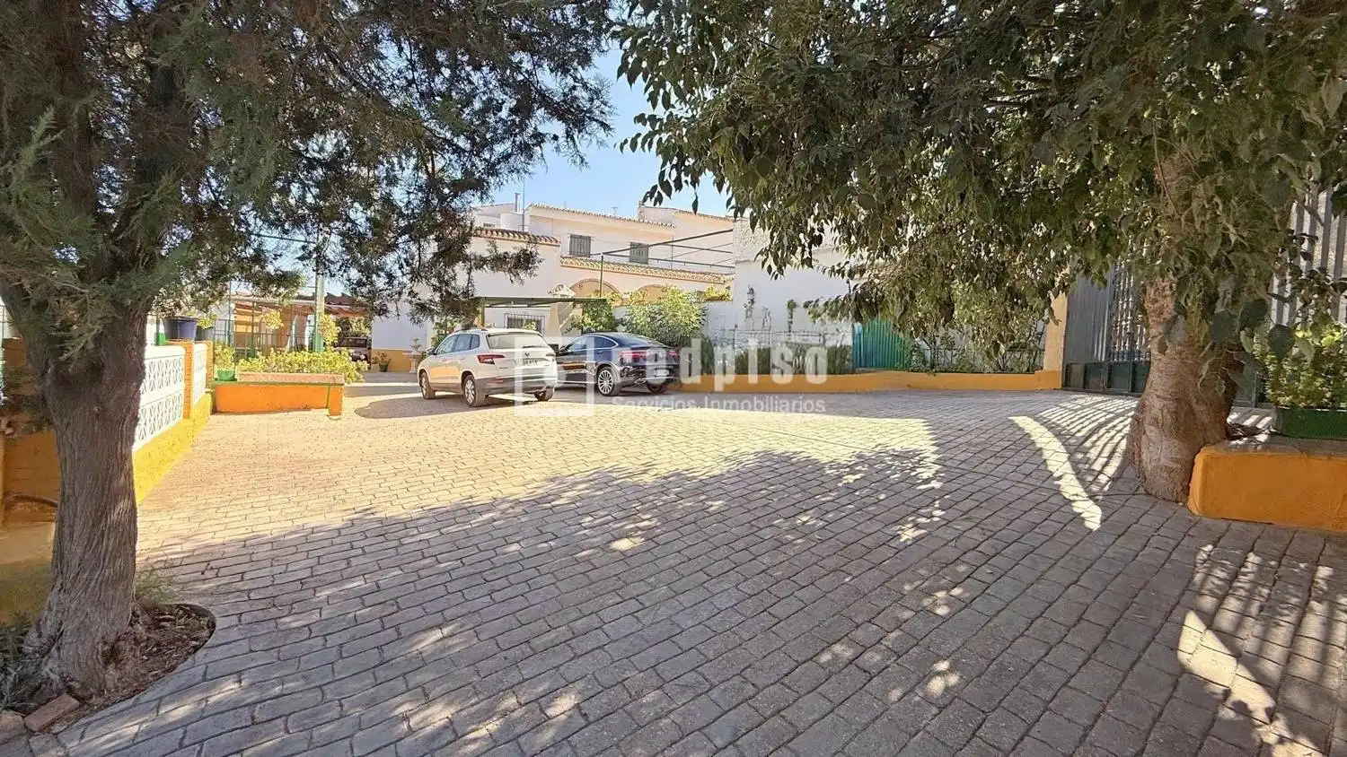 Außenansicht von Haus oder Chalet zum Verkauf in Casabermeja mit Privatgarten, Terrasse und Abstellraum