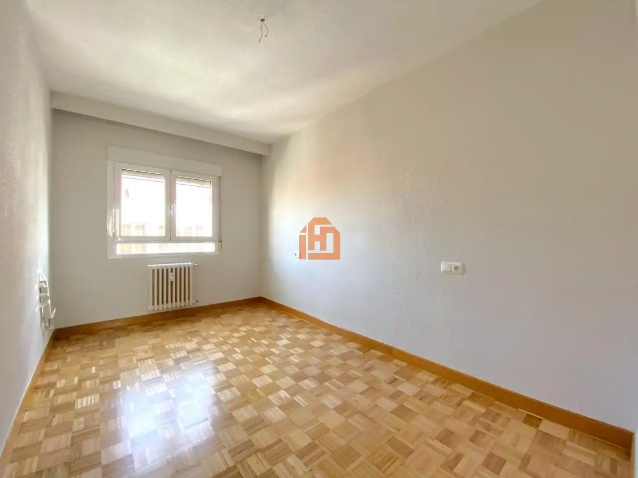 Habitación de Piso en venta en León Capital  con Calefacción, Parquet y Terraza