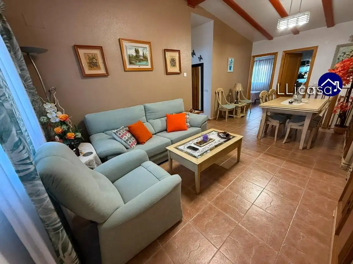 Sala de estar de Casa adosada en venta en La Pobla de Vallbona con Aire acondicionado, Jardín privado y Terraza