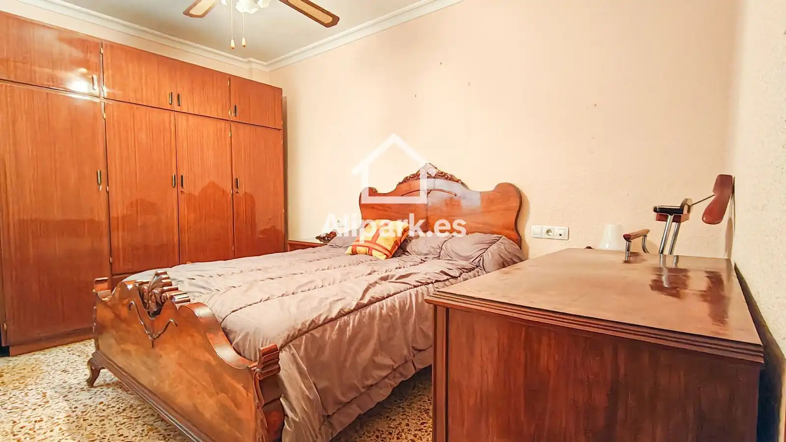 Habitación de Piso en venta en Alicante / Alacant con Aire acondicionado, Calefacción y Amueblado