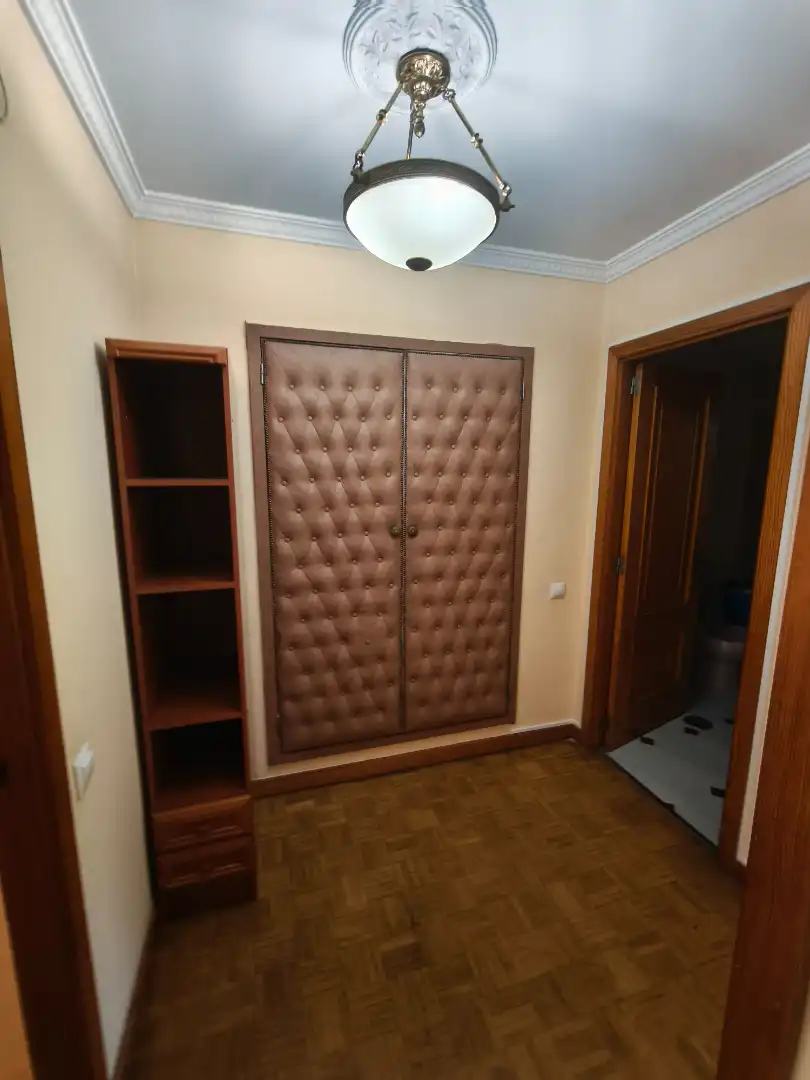Dormitori de Pis de lloguer en Santiago de Compostela  amb Calefacció, Parquet i Moblat