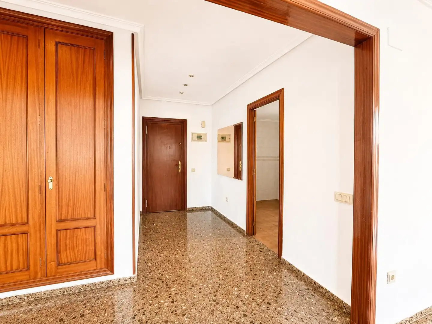 Flat for rent in Paterna  with Balcony