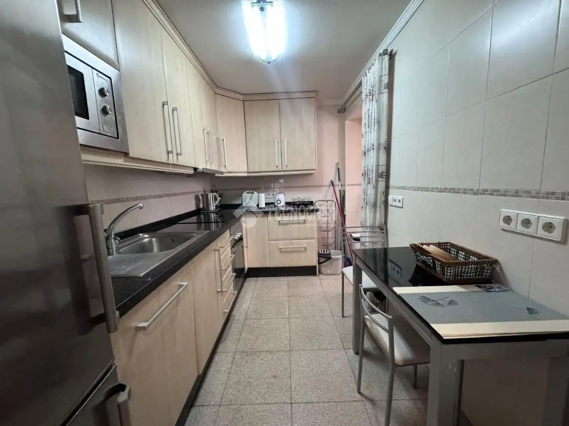 Cuina de Pis de lloguer en Fuengirola amb Terrassa i Balcó