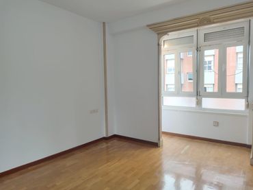 Piso con balcón en venta en Buenavista - El Cristo