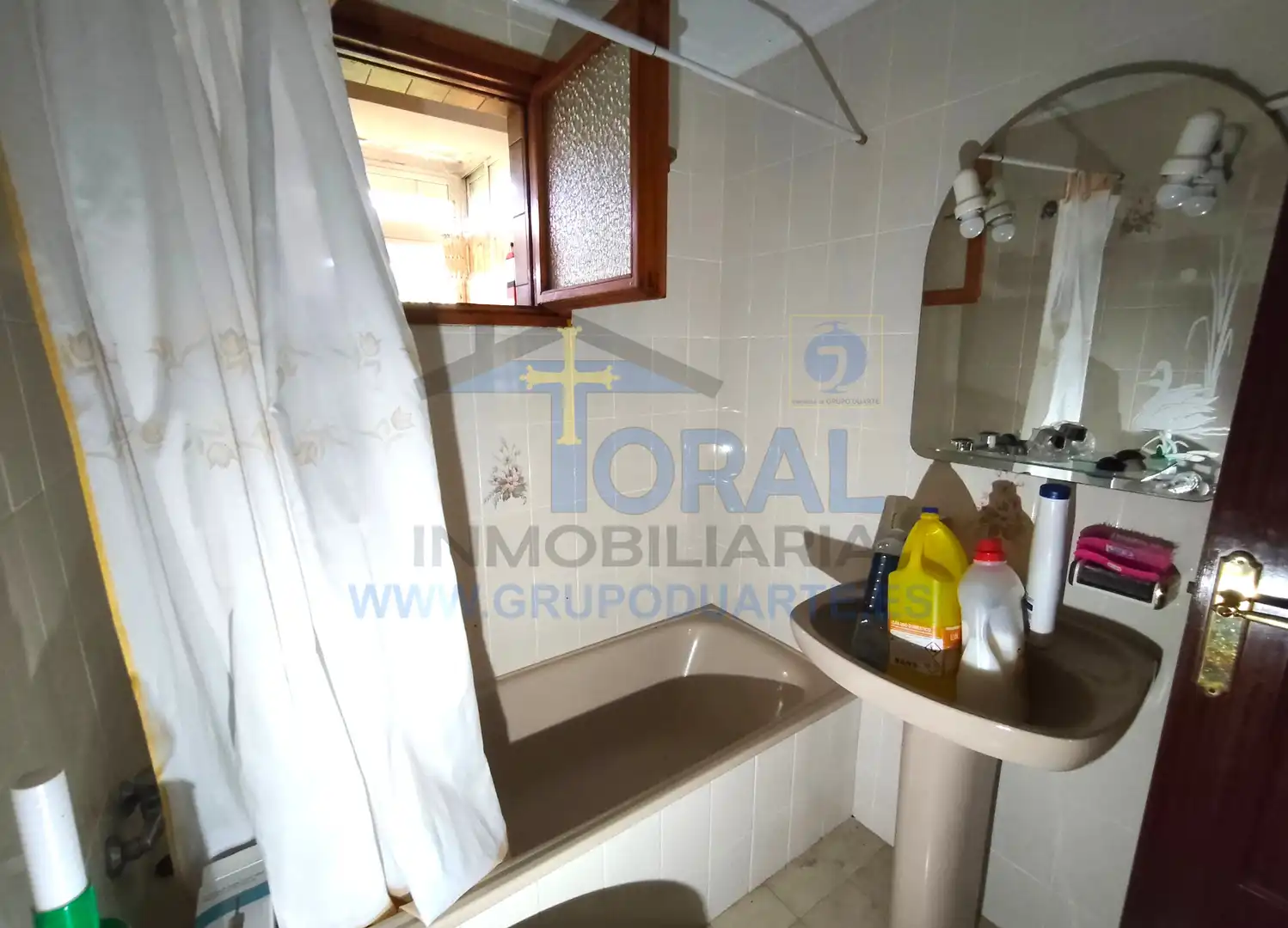 Baño de Piso en venta en Gijón  con Parquet, Trastero y Amueblado