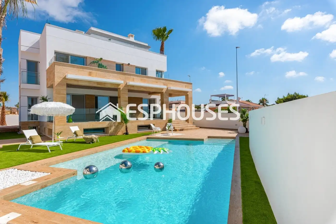 Detached house with terrace for sale in Centro