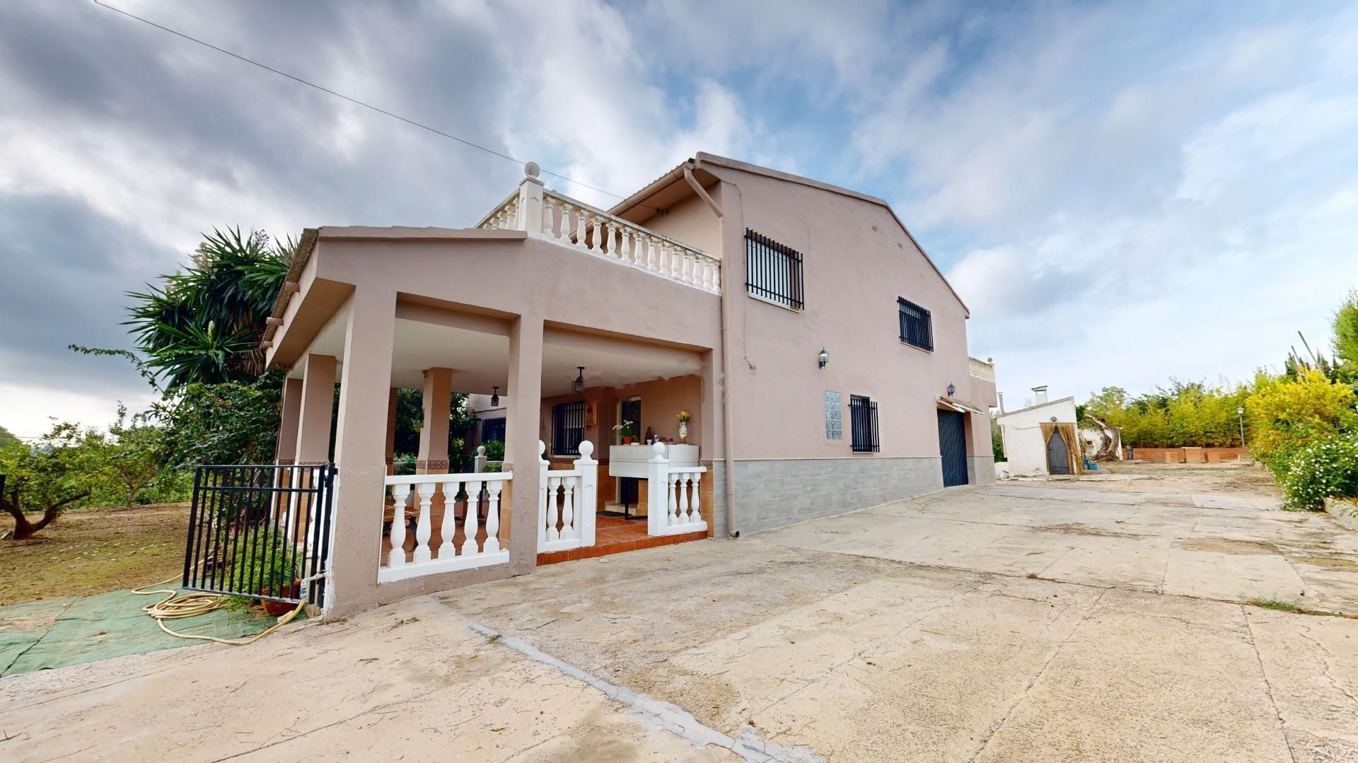 Vista exterior de Casa o xalet en venda en Torrent amb Calefacció, Jardí privat i Terrassa