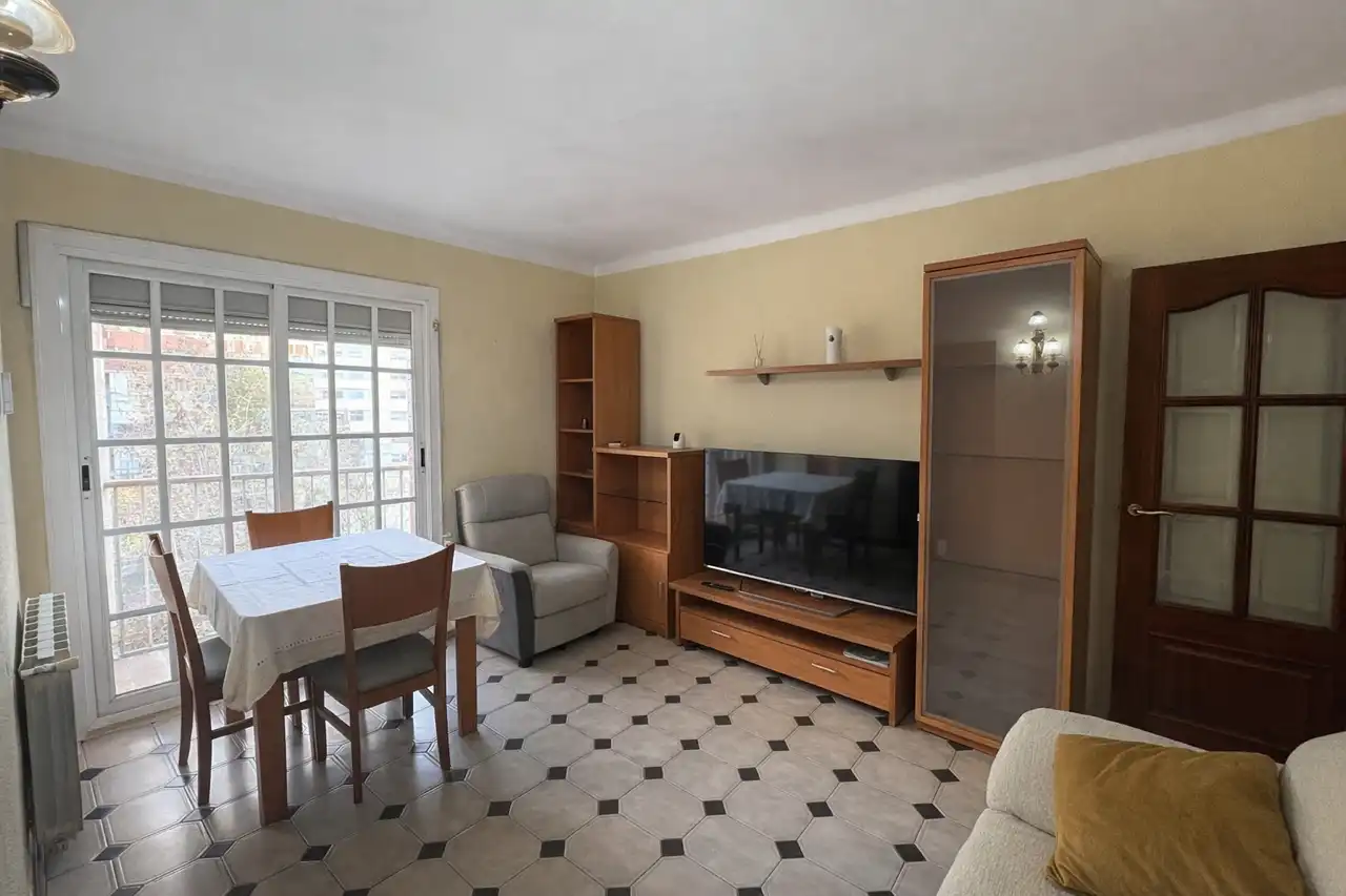 Sala de estar de Piso en venta en L'Hospitalet de Llobregat con Calefacción, Horno y Alarma