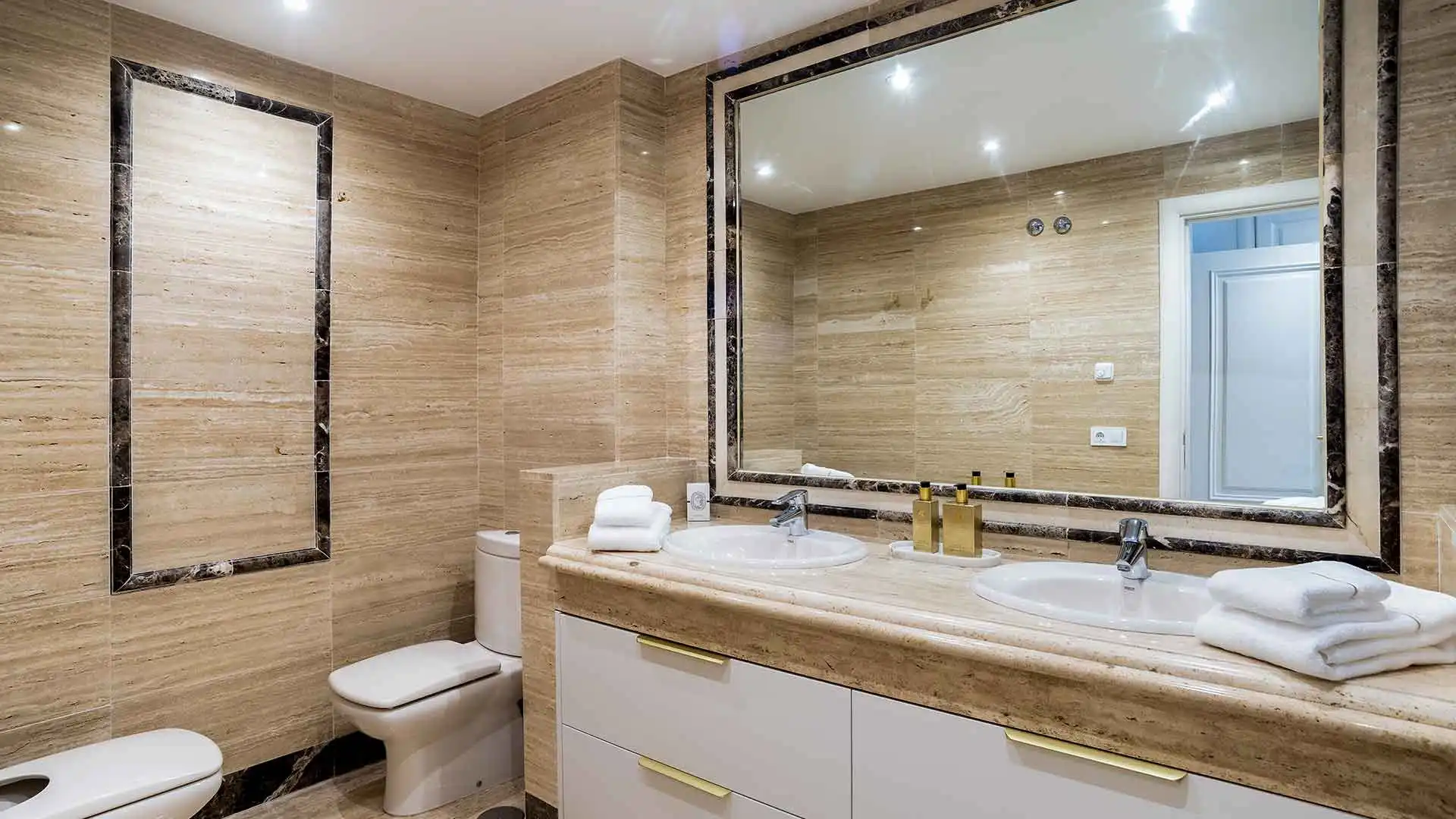 Badezimmer von Wohnungen zum Verkauf in Marbella mit Klimaanlage, Terrasse und Abstellraum