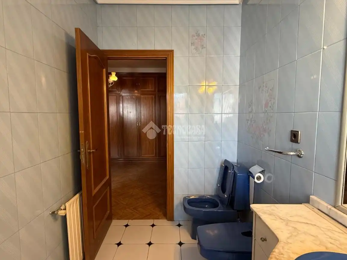 Bany de Casa o xalet en venda en Madrid amb Calefacció, Jardí privat i Terrassa