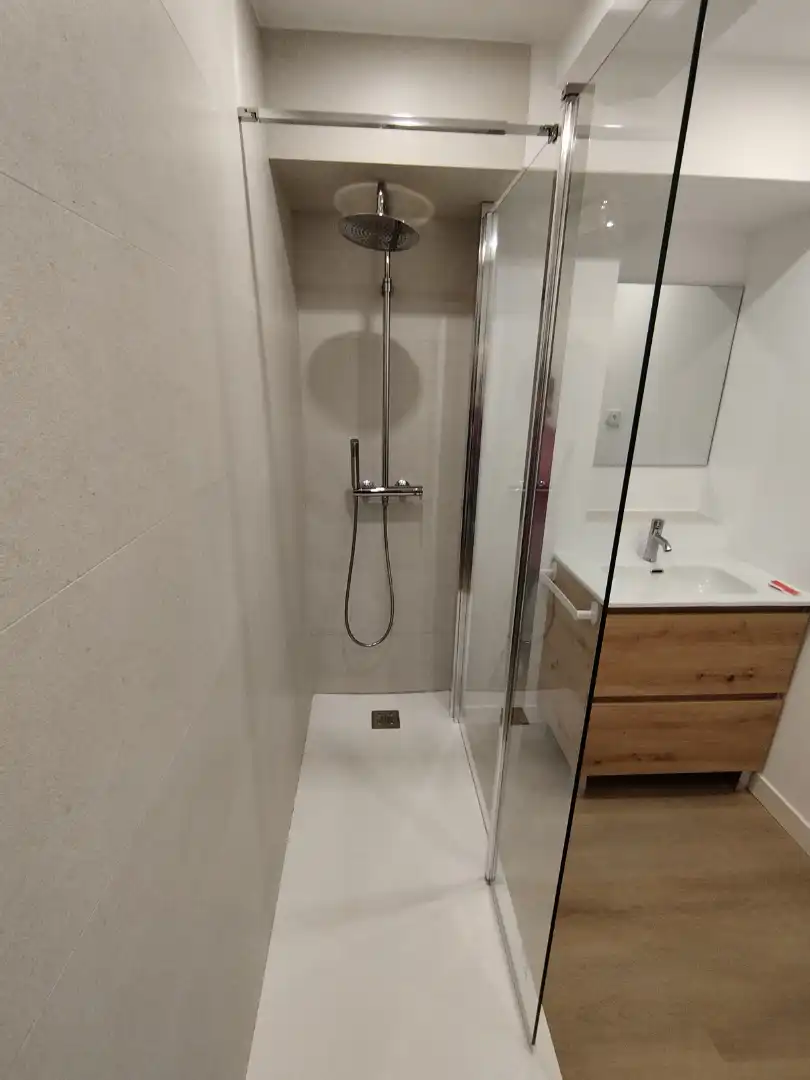 Baño de Piso de alquiler en A Coruña Capital  con Calefacción, Amueblado y Horno