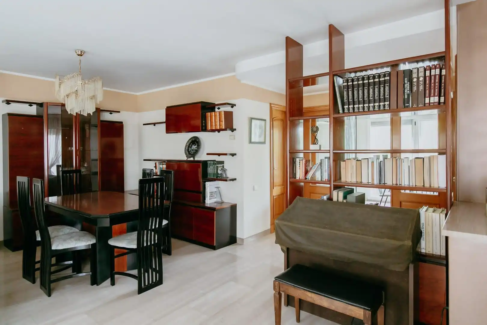 Sala de estar de Casa adosada en venta en Huesca con Aire acondicionado, Jardín privado y Terraza