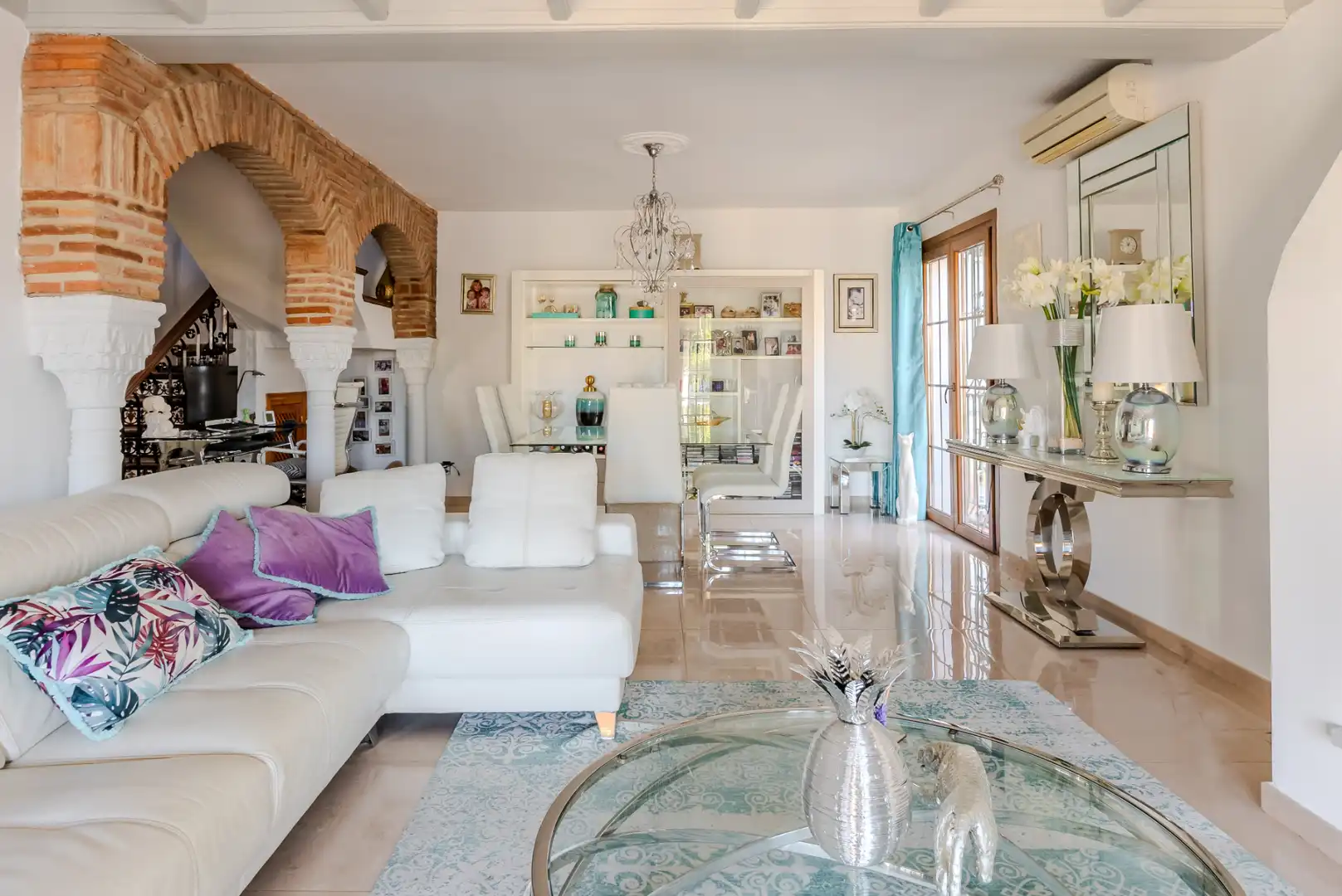 Sala d'estar de Casa o xalet en venda en Mijas amb Aire condicionat, Calefacció i Jardí privat