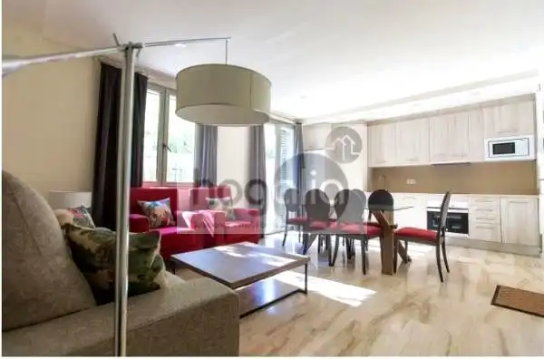Sala d'estar de Pis de lloguer en Sevilla amb Aire condicionat, Terrassa i Moblat