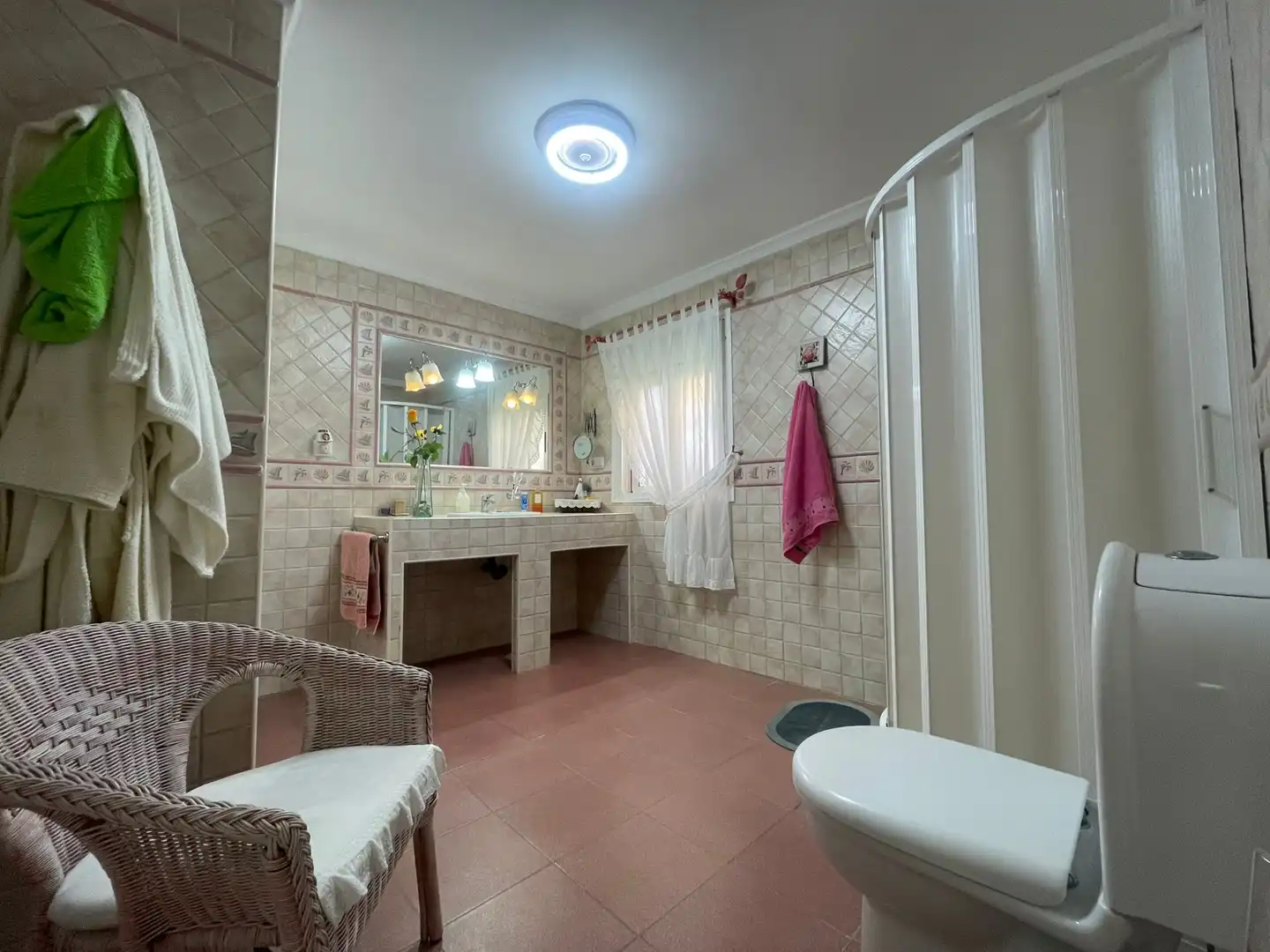 Bathroom of Houses for sale in Chiclana de la Frontera  with Private garden, Swimming Pool and Furnished