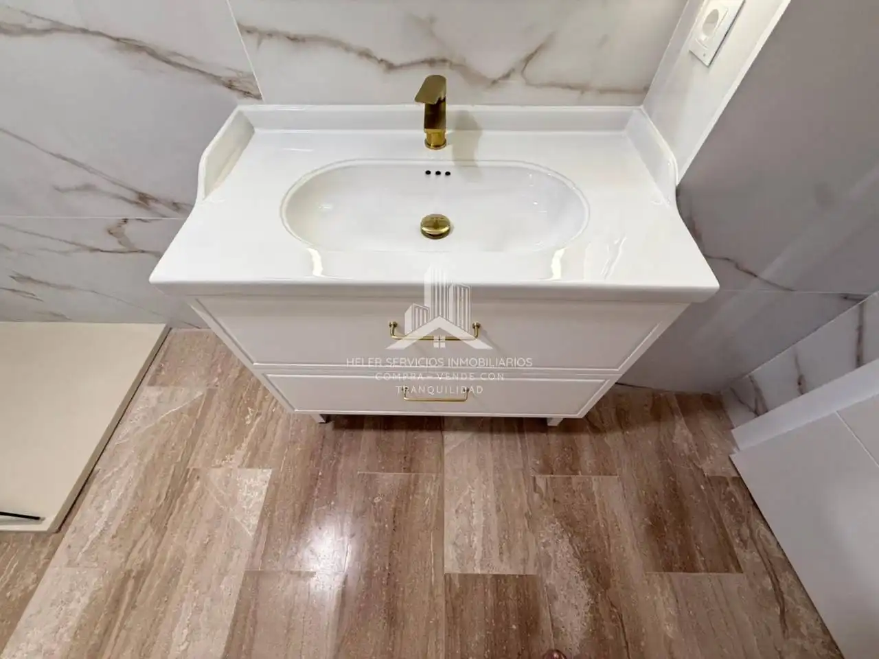 Baño de Piso en venta en Castellón de la Plana / Castelló de la Plana con Aire acondicionado, Calefacción y Alarma
