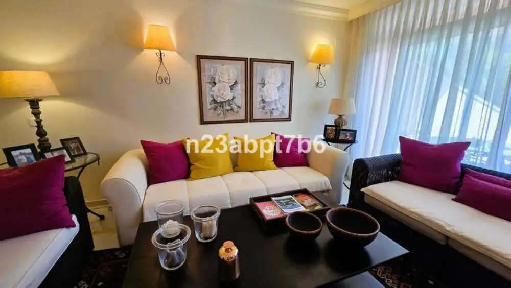 Wohnzimmer von Wohnungen zur Miete in Marbella mit Klimaanlage, Terrasse und Schwimmbad