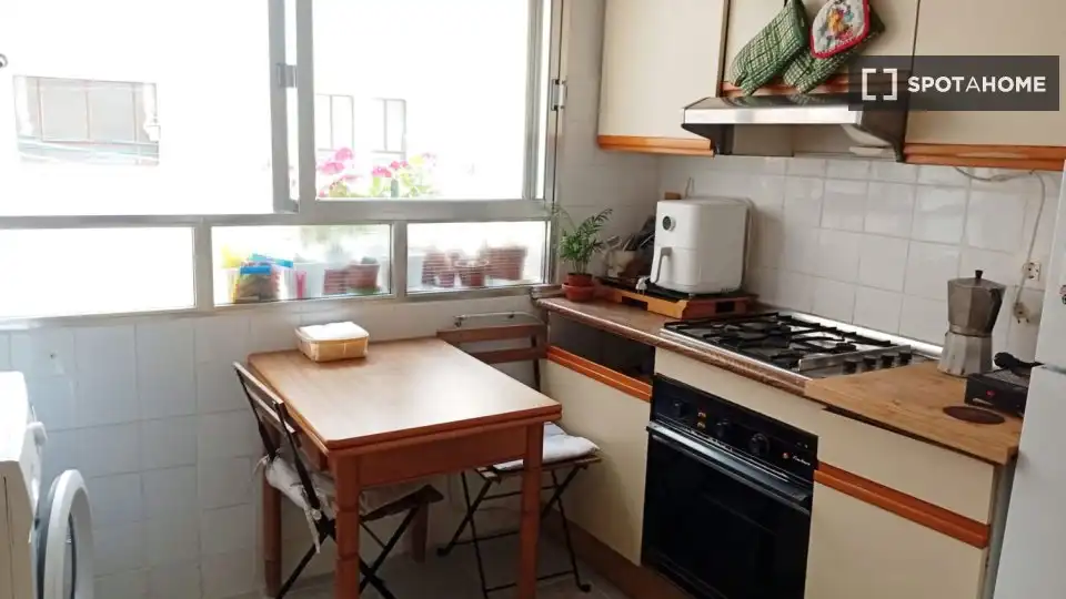 Küche von Wohnung zur untervermieten in Almería mit Klimaanlage, Heizung und Möbliert