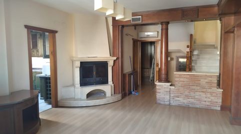 VENTA DE VIVIENDA CON OFICINA EN LA PLAZA DE LA IGLESIA