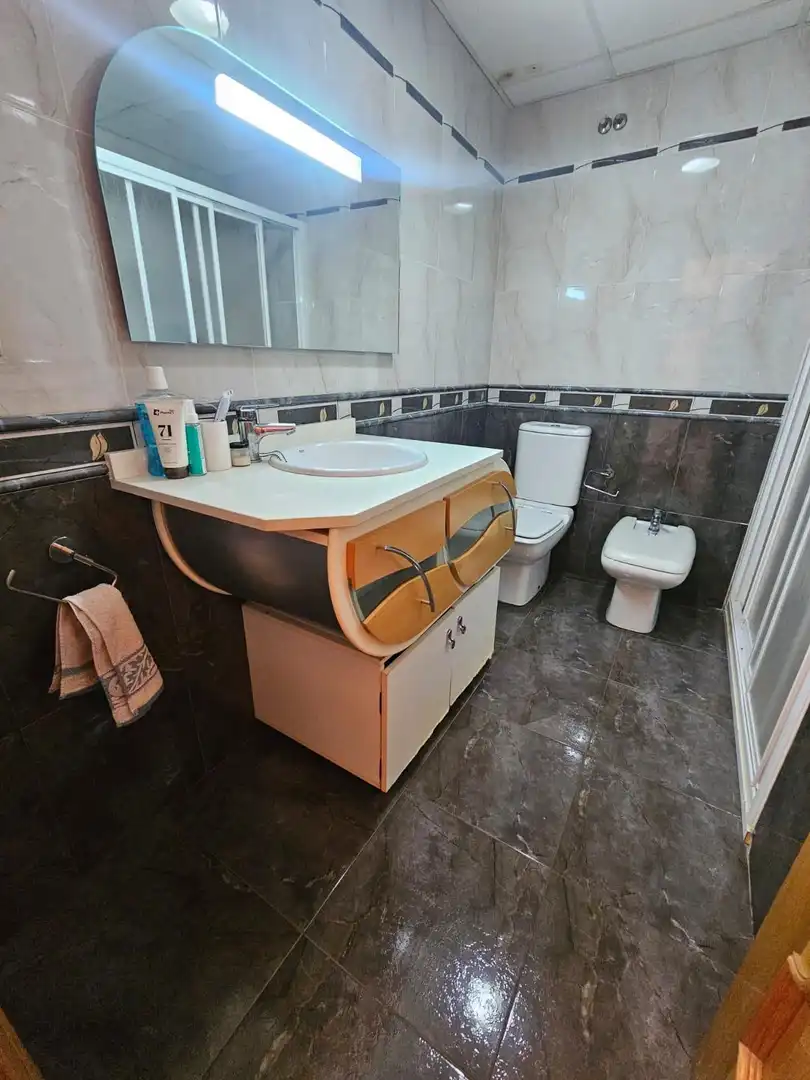 Bathroom of Flat for sale in Valencia  with Air Conditioner, Storage room and Balcony