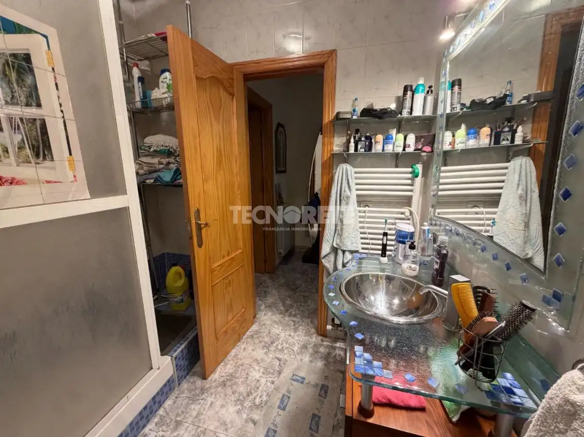 Casa aparellada amb terrassa en venda a C. la Virgen, imagen 20