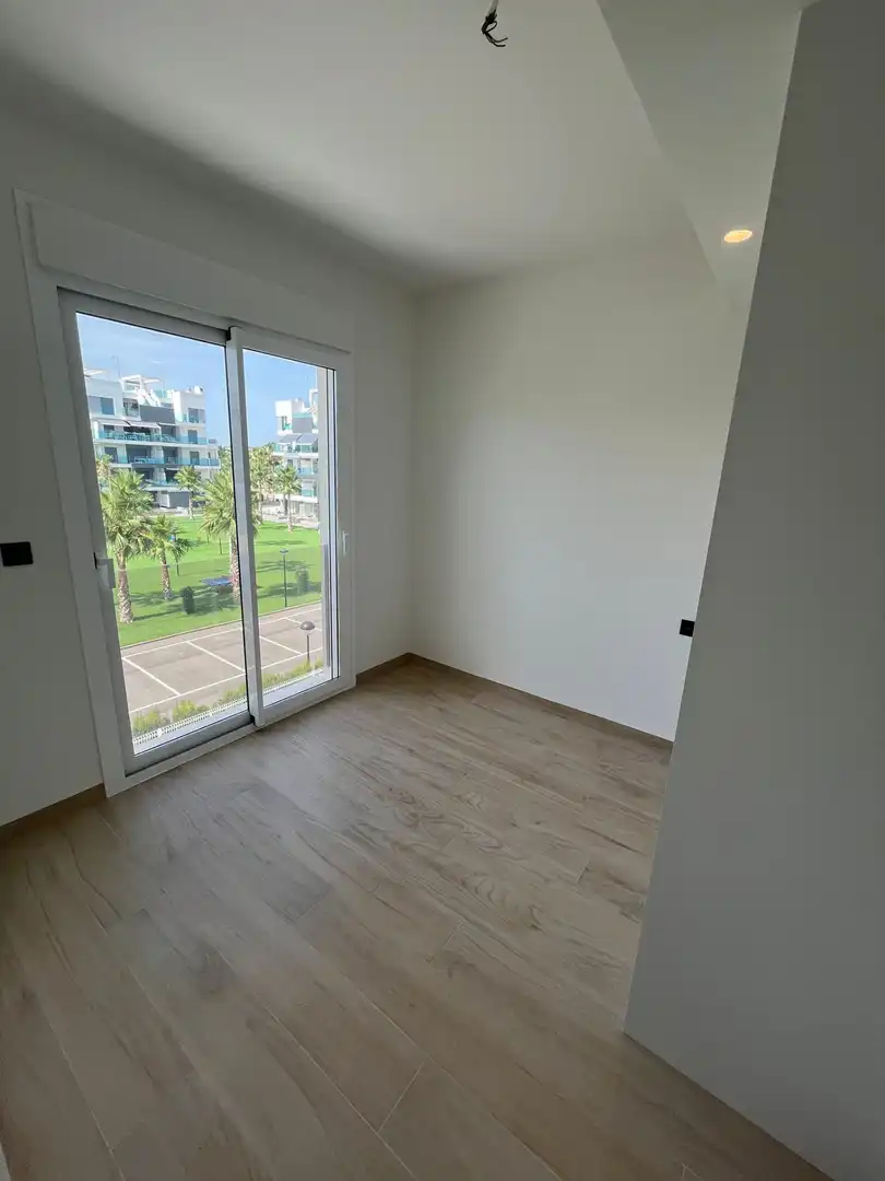 Habitación de Apartamento en venta en Guardamar del Segura con Aire acondicionado, Calefacción y Jardín privado