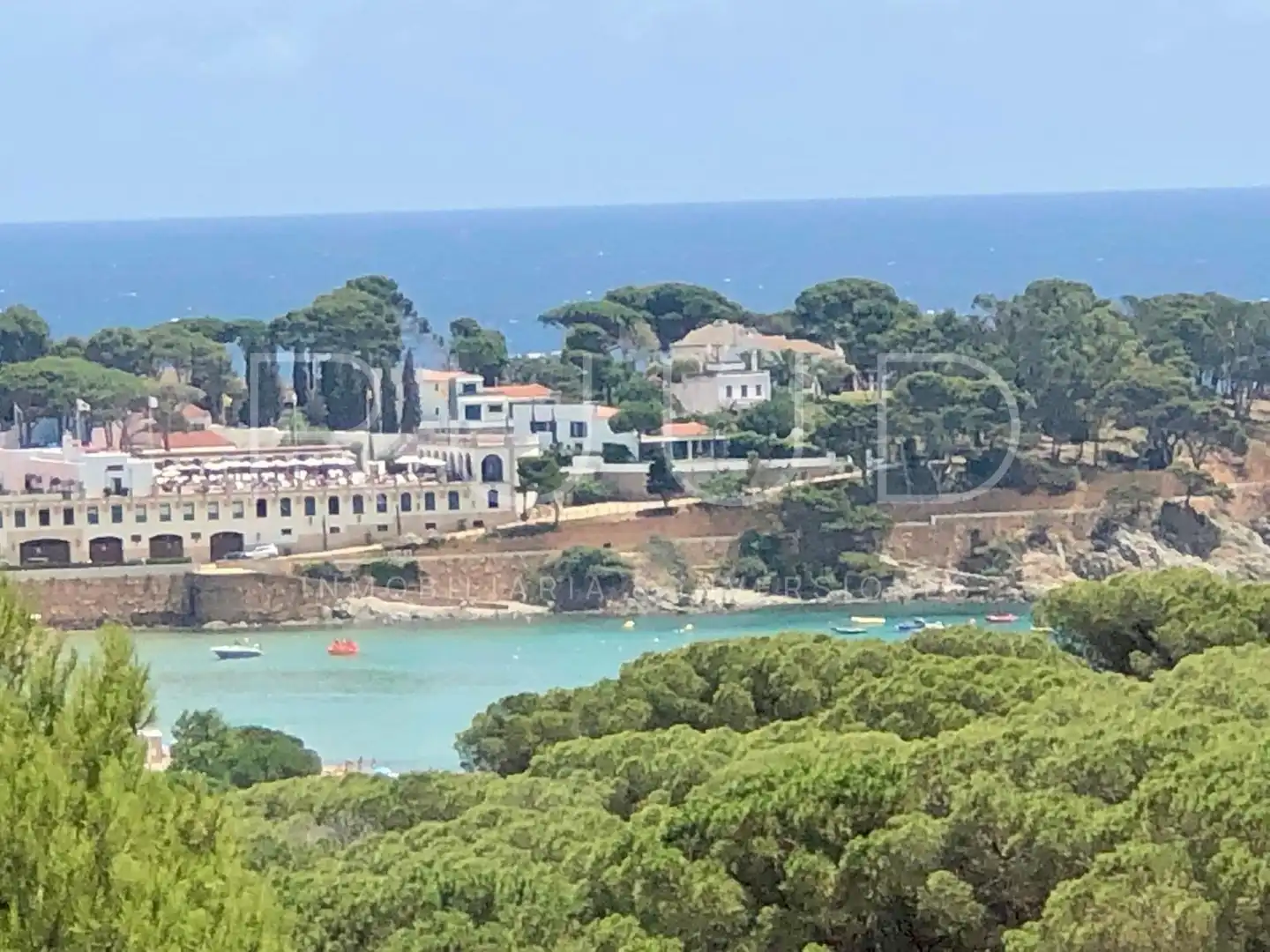 Außenansicht von Einfamilien-Reihenhaus zur Miete in Sant Feliu de Guíxols mit Klimaanlage, Heizung und Privatgarten
