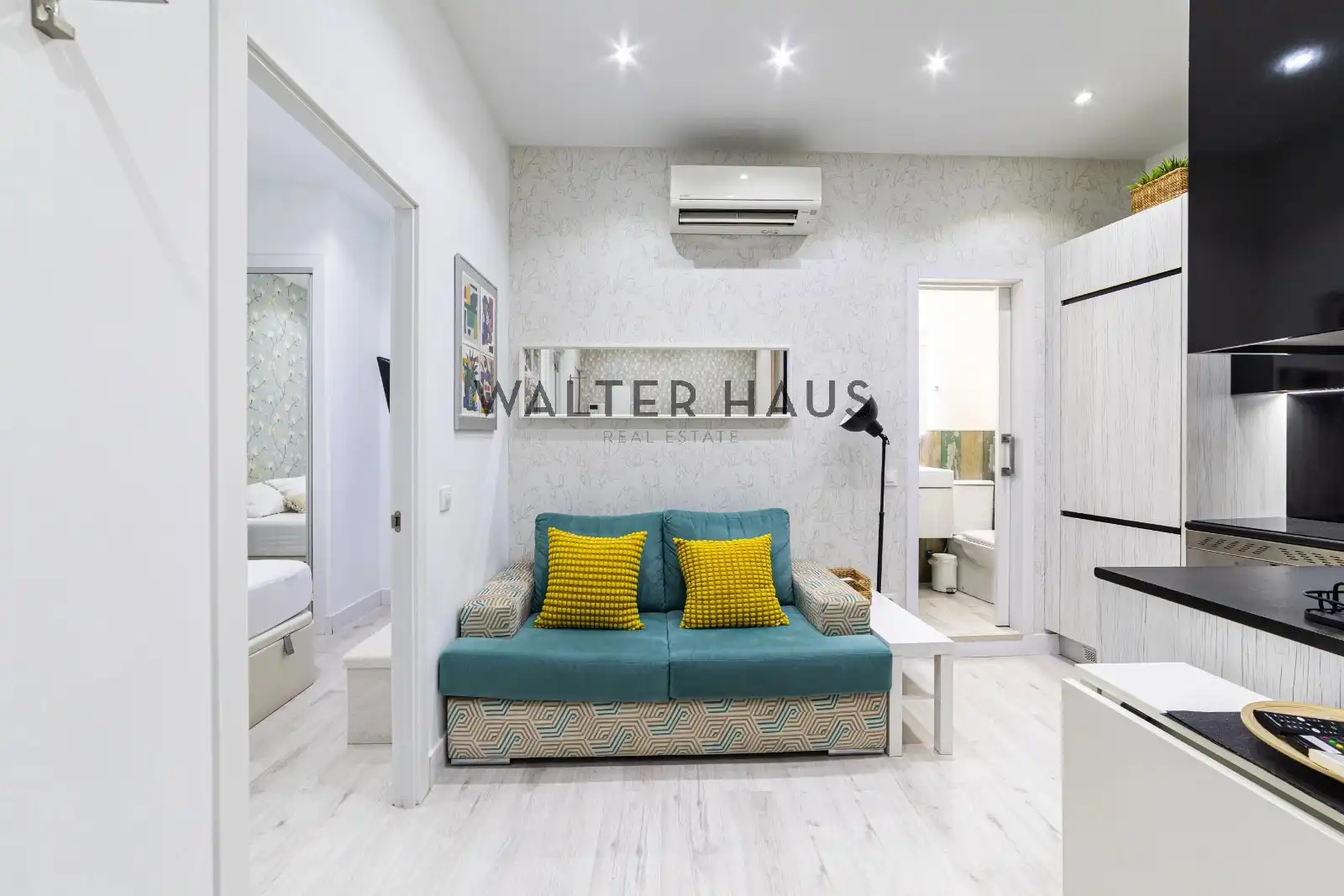 Living room of Flat for sale in Madrid  with Air Conditioner, Furnished and Oven