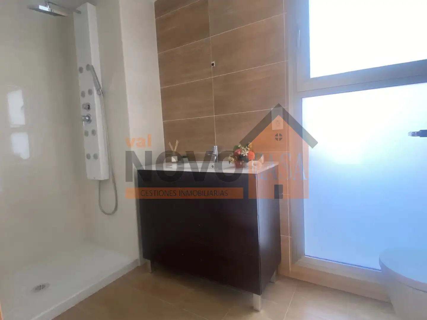 Bany de Pis en venda en Gandia amb Aire condicionat