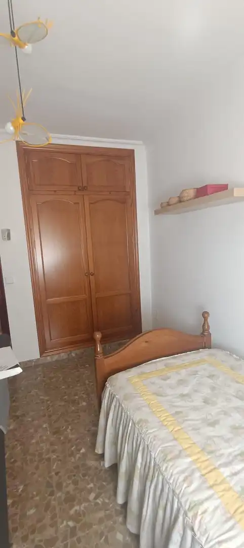 Dormitori de Casa adosada en venda en Algeciras amb Aire condicionat, Moblat i Alarma