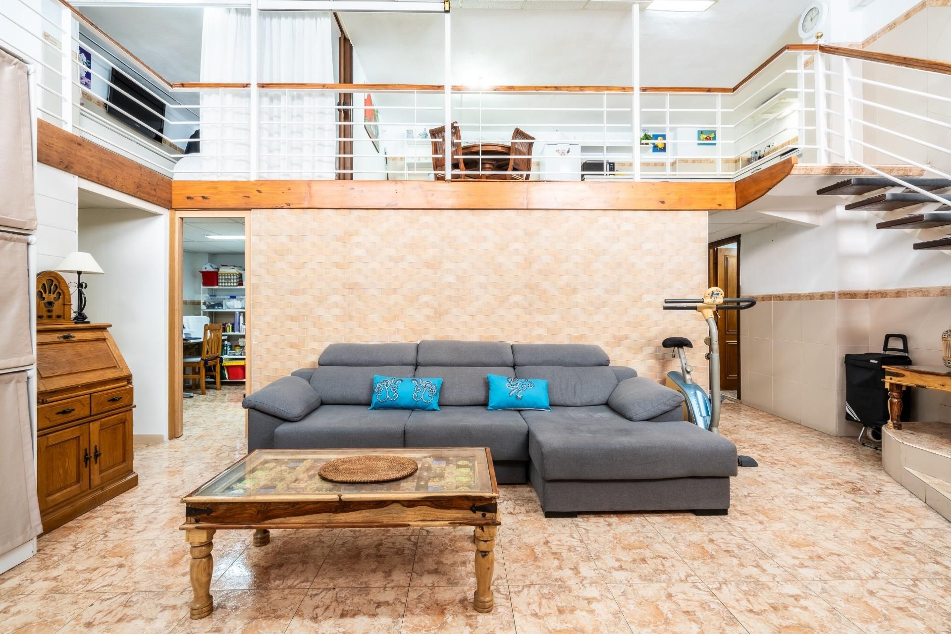 Sala d'estar de Local en venda en San Cristóbal de la Laguna amb Aire condicionat