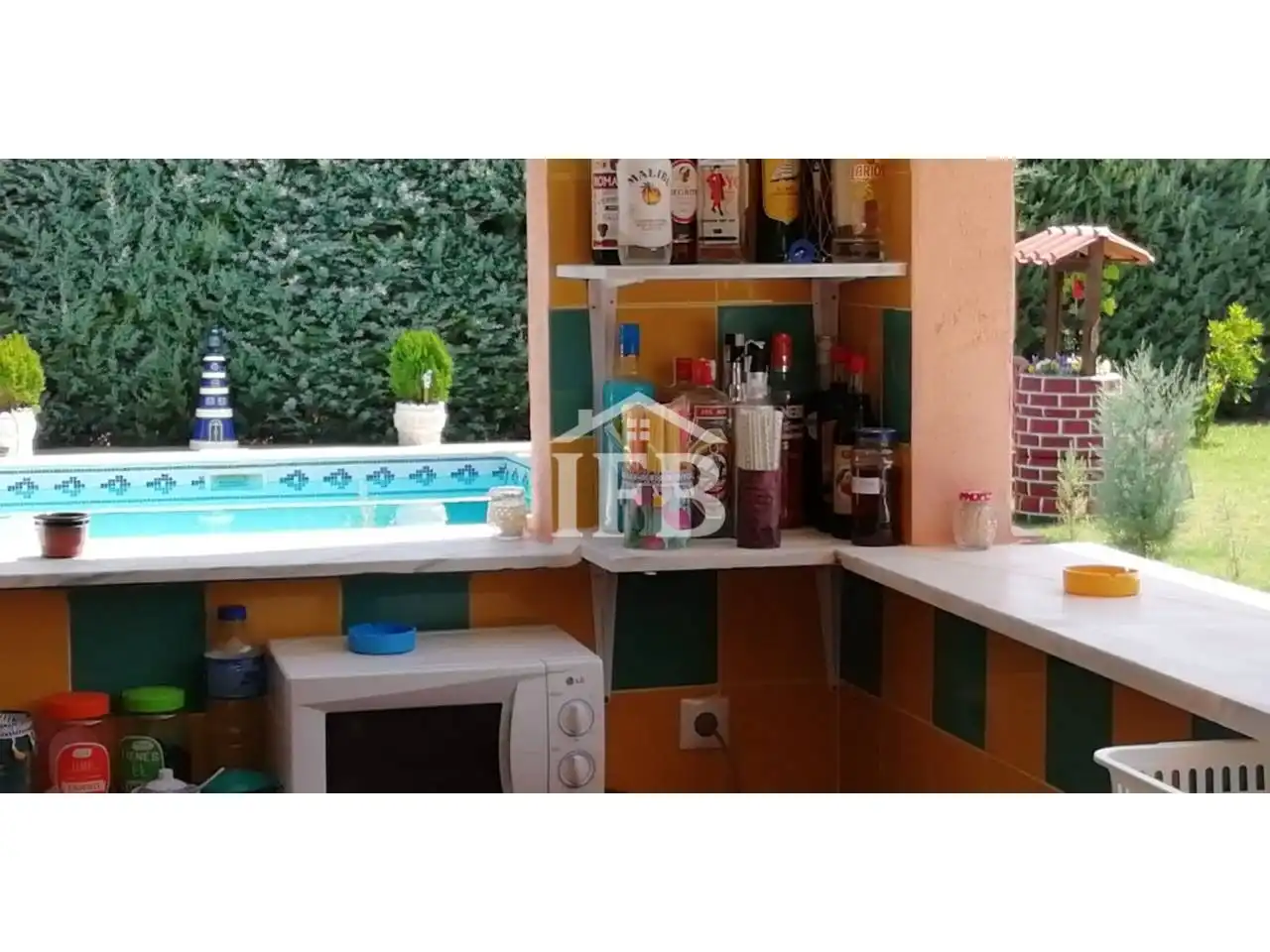 Garden of Country homes for sale in Valverde de Leganés  with Air Conditioner, Heating and Private garden
