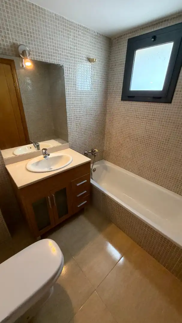 Bany de Casa o xalet en venda en Torredembarra amb Aire condicionat, Calefacció i Terrassa