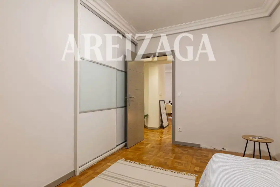 Habitación de Piso en venta en Donostia - San Sebastián  con Calefacción, Terraza y Balcón