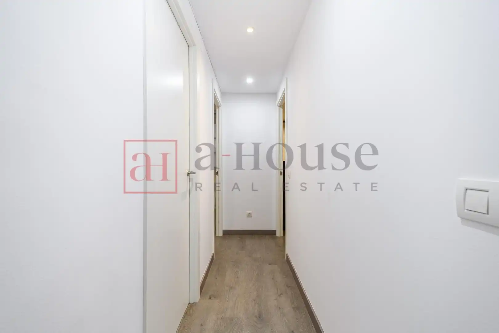 Flat for sale in Barcelona  with Air Conditioner, Heating and Parquet flooring